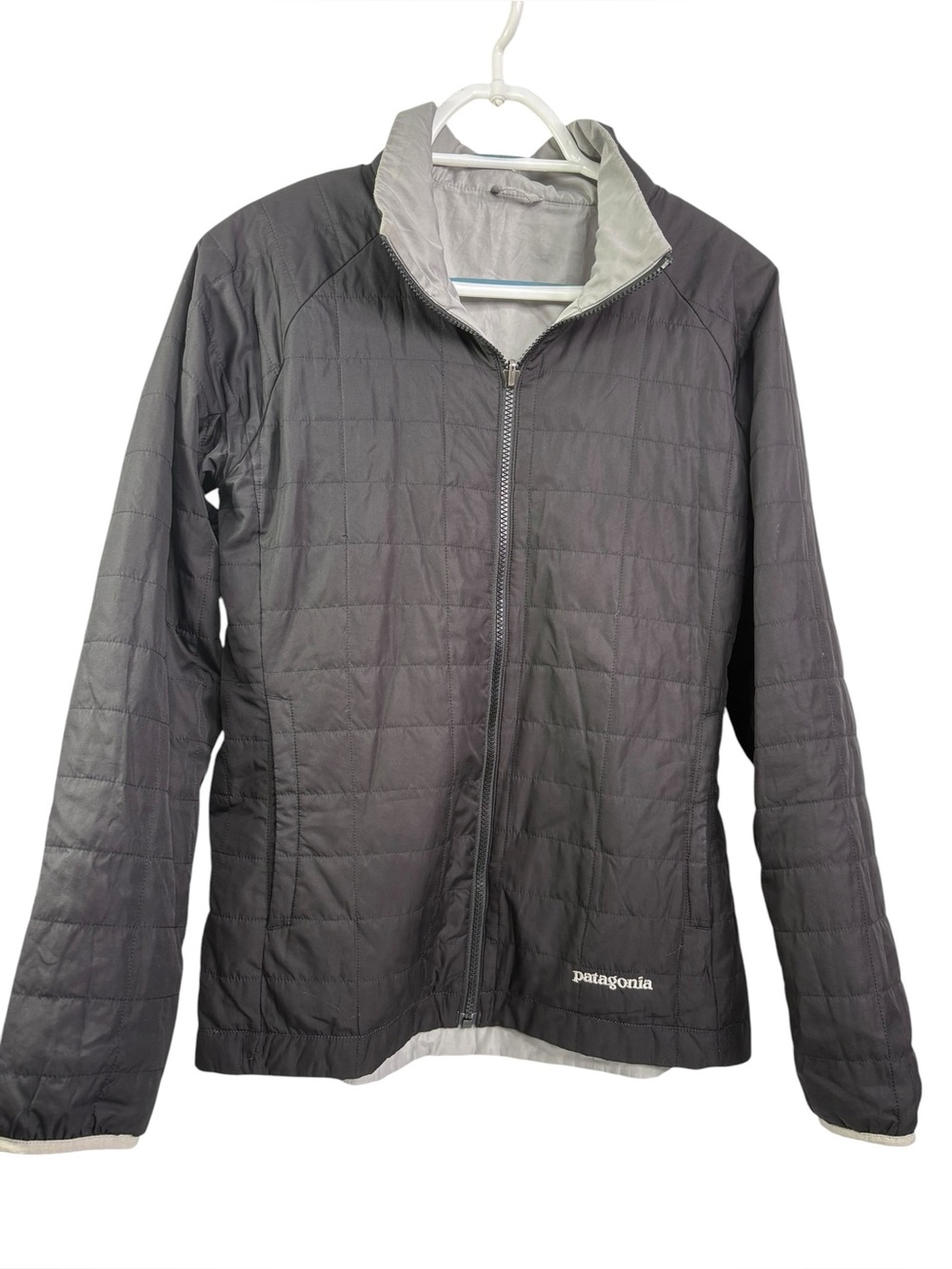 Patagonia Women's Lightweight reversible Quilted Jacket Charcoal Gray and Black